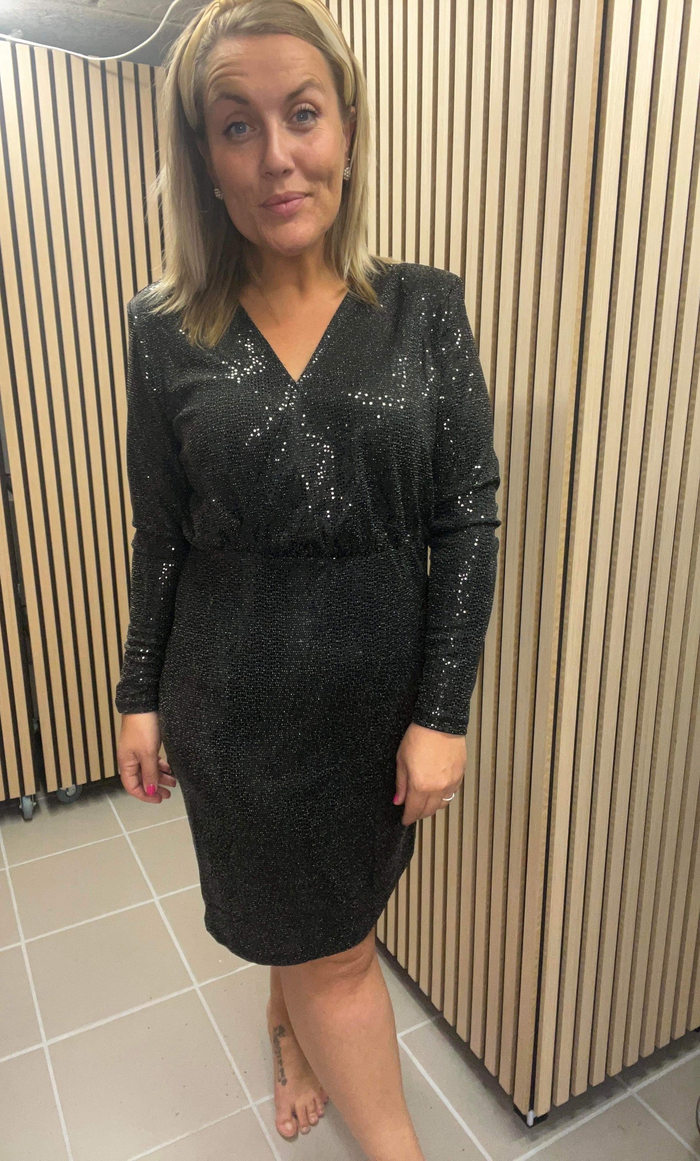 ICHI Loane Paillet Kjole - IHLOANE sort