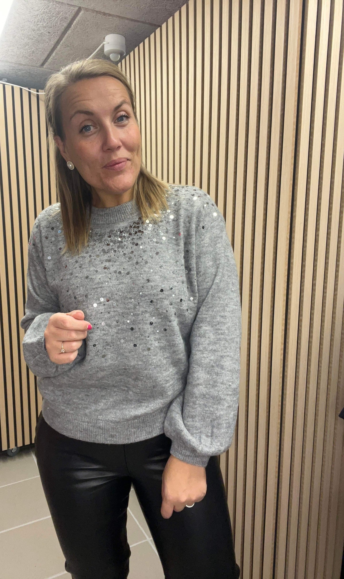 Saint Tropez Barbel Strik Pullover m/ Pailetter - Grå