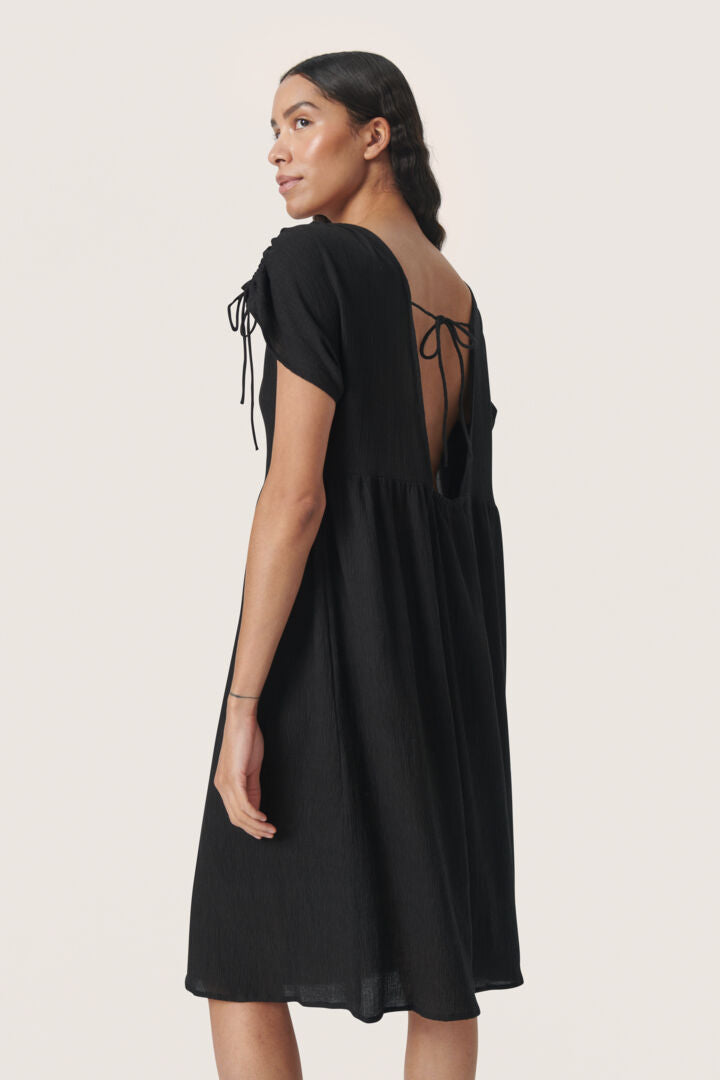 Soaked In Luxury Kehlani Sommer Kjole - SLKehlani Dress Sort
