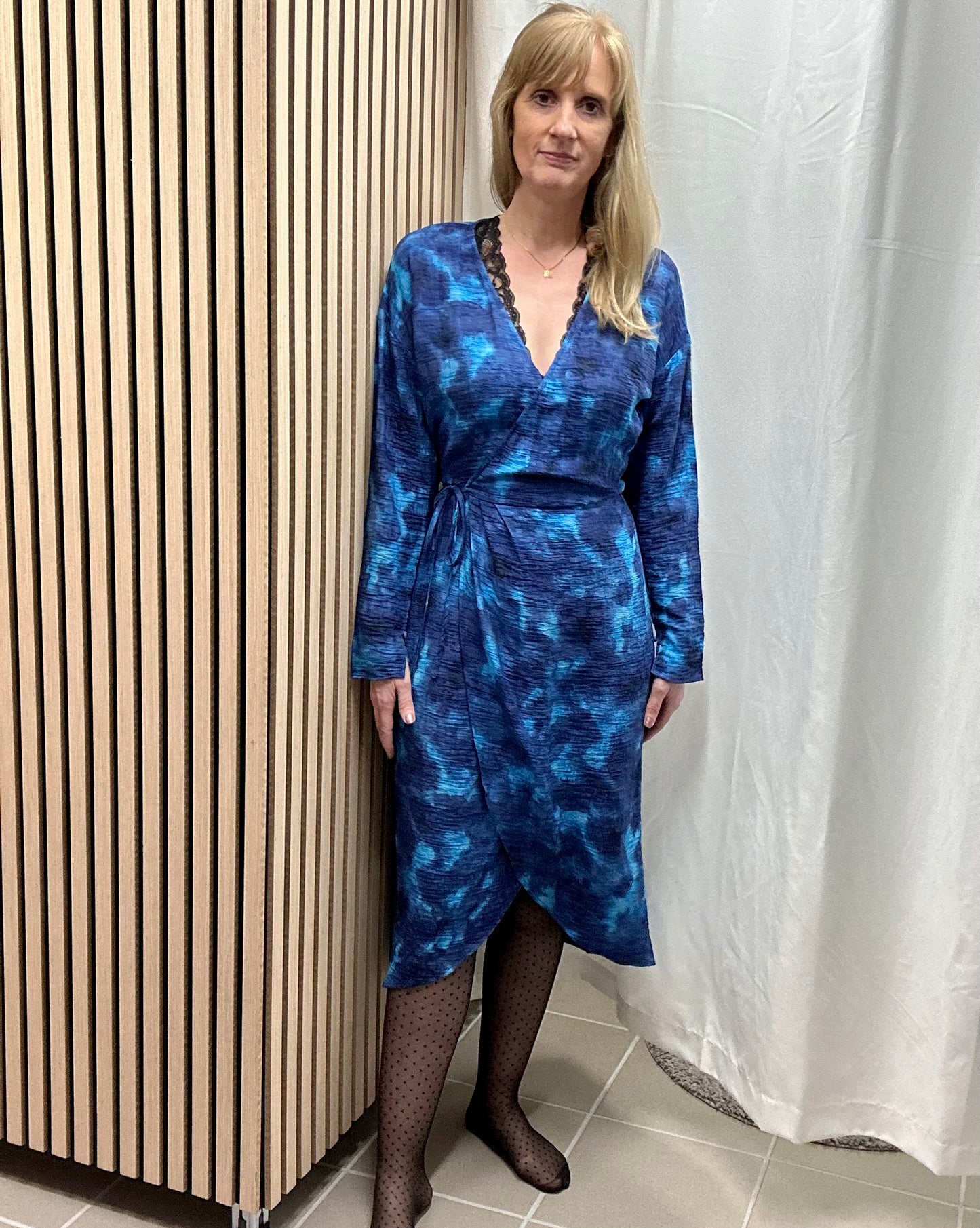 Soaked In Luxury Imana Wrap Slå-om-kjole - Blå