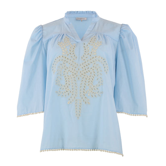 Continue Isa Embrodery Bluse - Light Blue / Blå